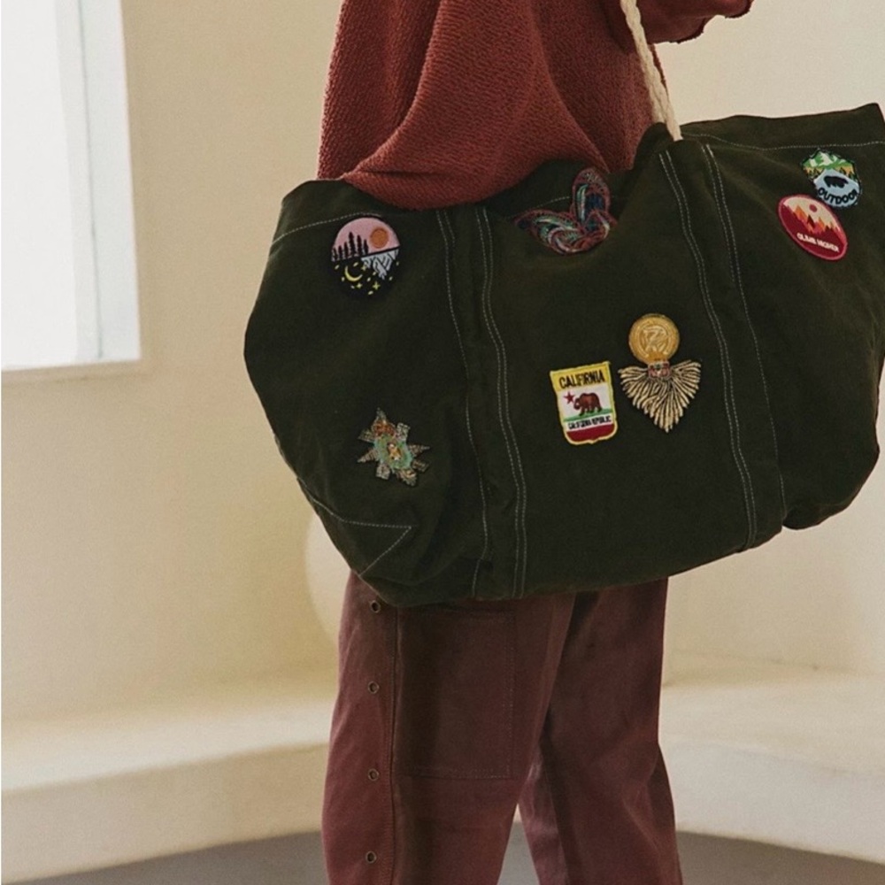 💚Free People Been There Badge Tote Bag - Picture 2 of 5